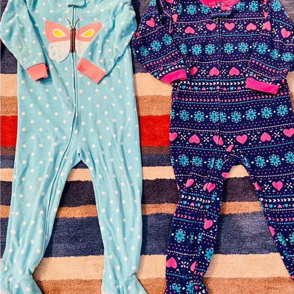 Carter’s 3T fleece footed pajamas bundle cozy cupcake 🧁 butterfly 🦋 heart 💜 - Picture 3 of 8